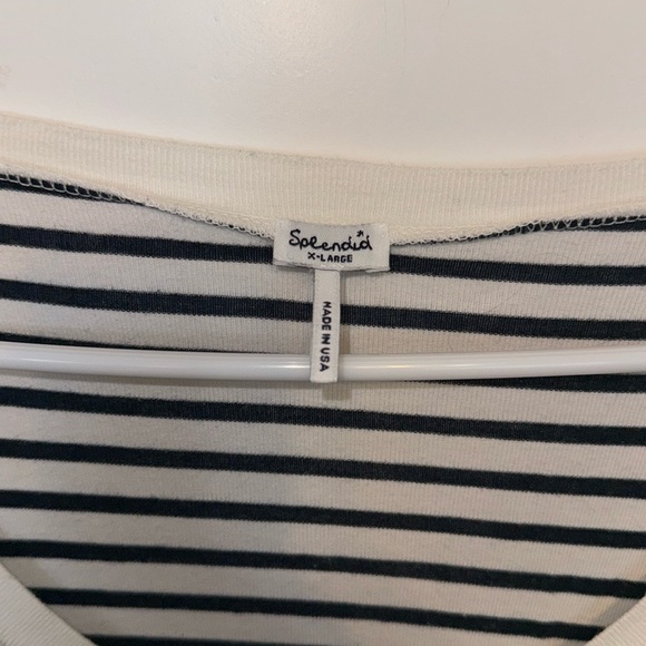 Splendid V-neck short sleeve top
Size XL - Picture 2 of 5